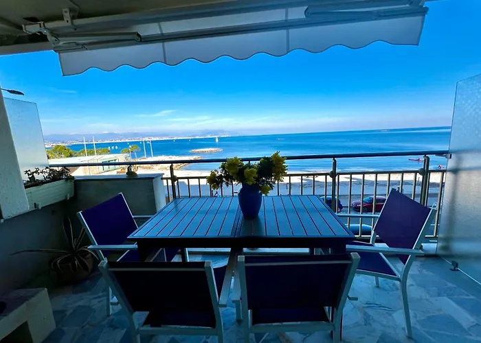 Seafront One Bedroom Apartment With A Terrasse Swimming Pool And A Parking