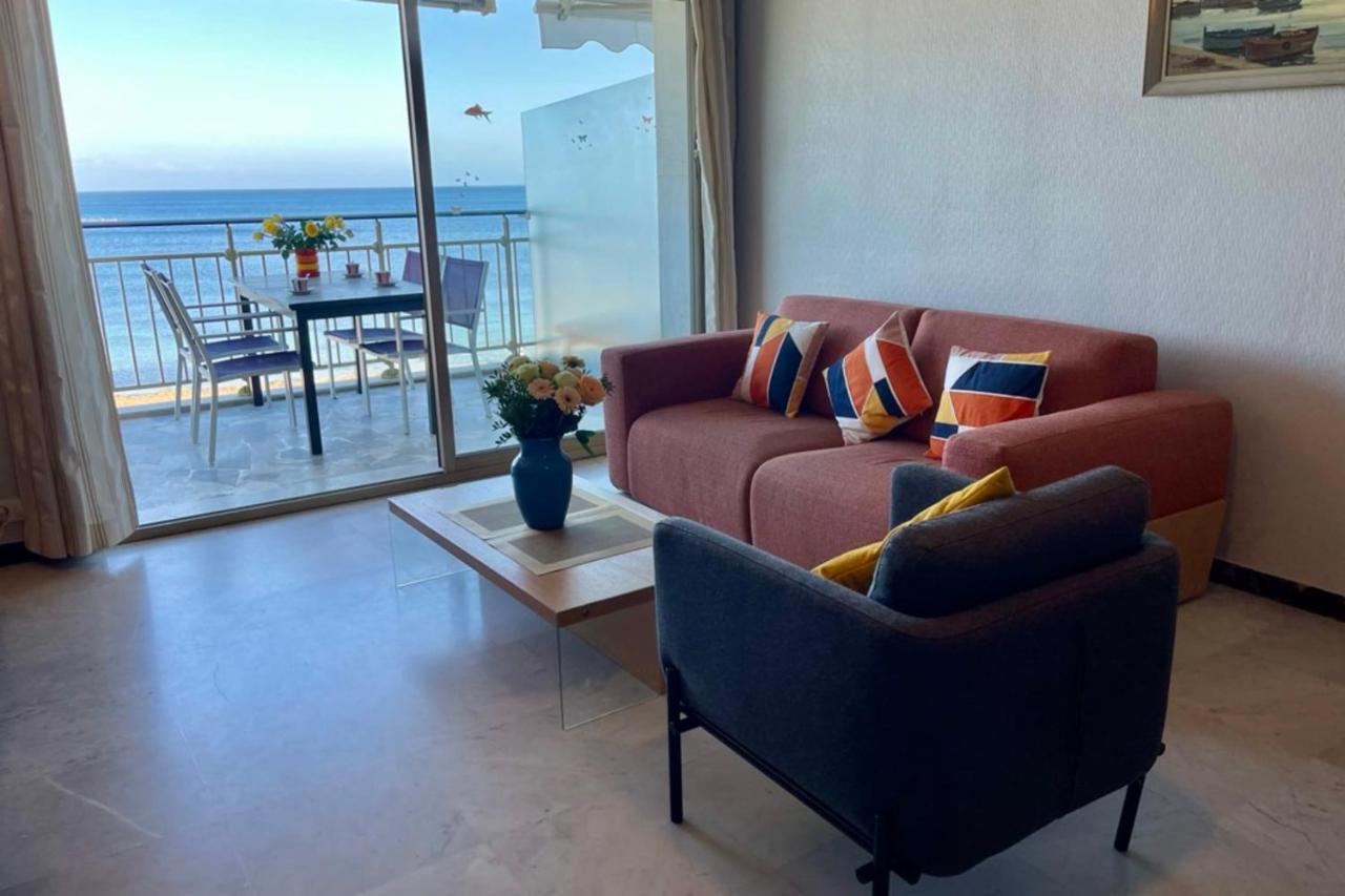 Ferienhaus Seafront One Bedroom With A Terrasse Swimming Pool And A Parking Antibes