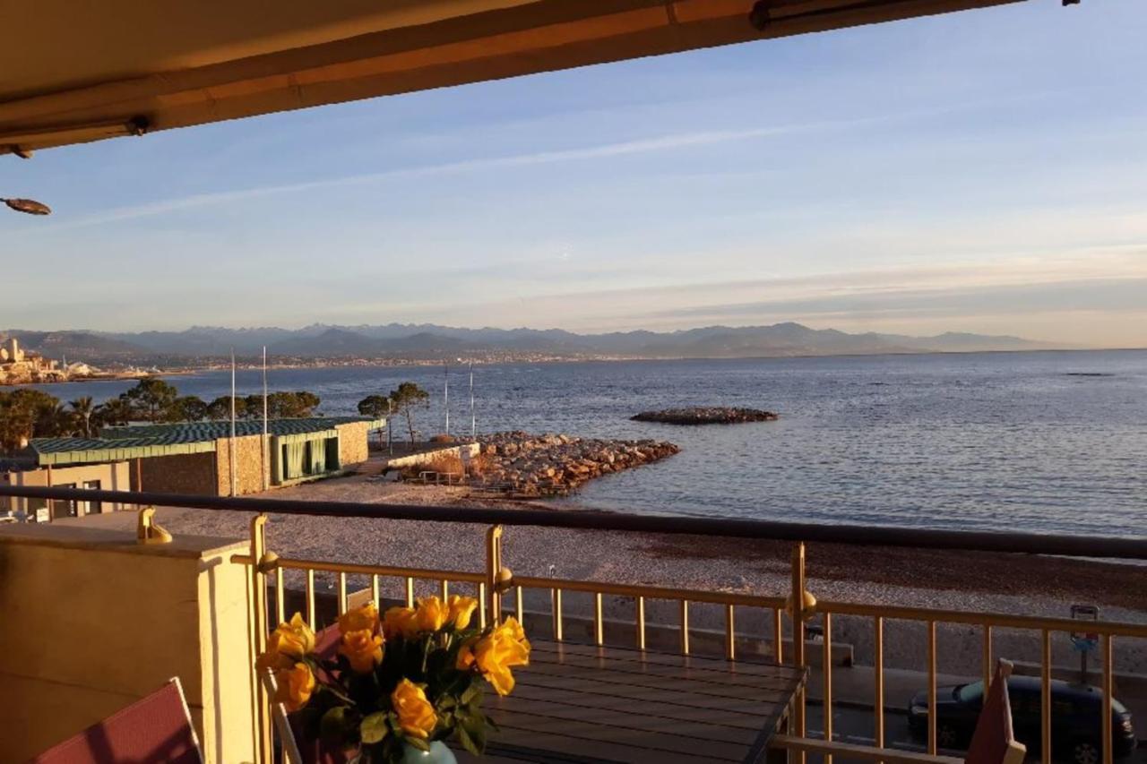 Seafront One Bedroom With A Terrasse Swimming Pool And A Parking