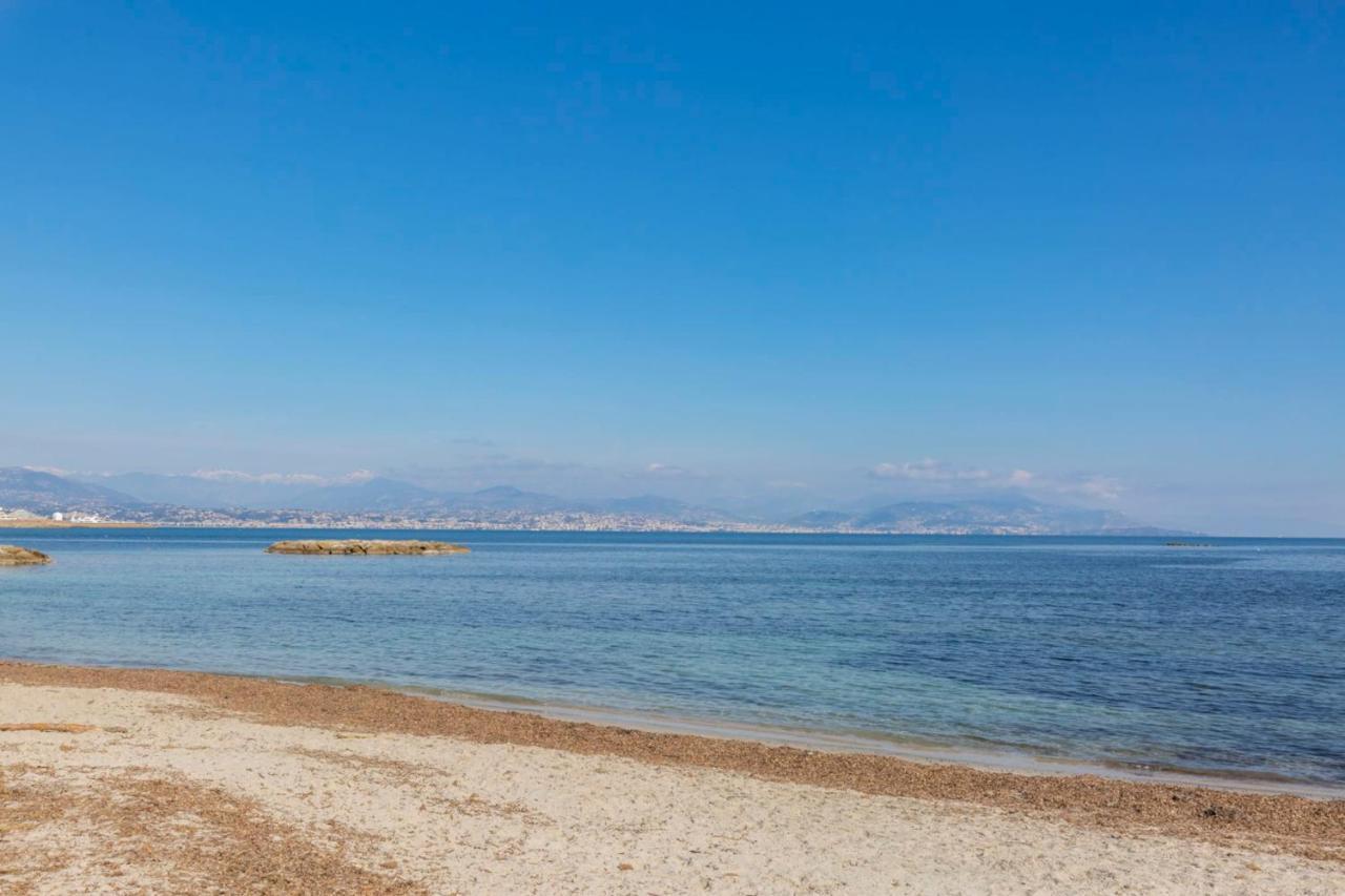 Ferienhaus Seafront One Bedroom With A Terrasse Swimming Pool And A Parking Antibes
