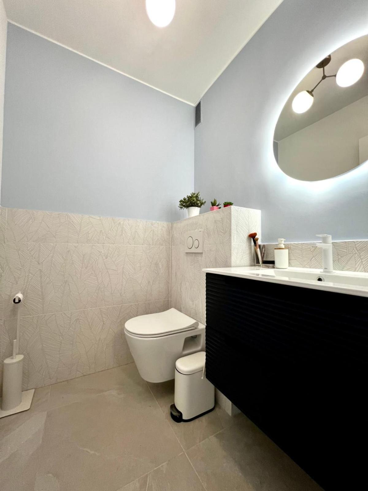 Seafront One Bedroom With A Terrasse Swimming Pool And A Parking Antibes